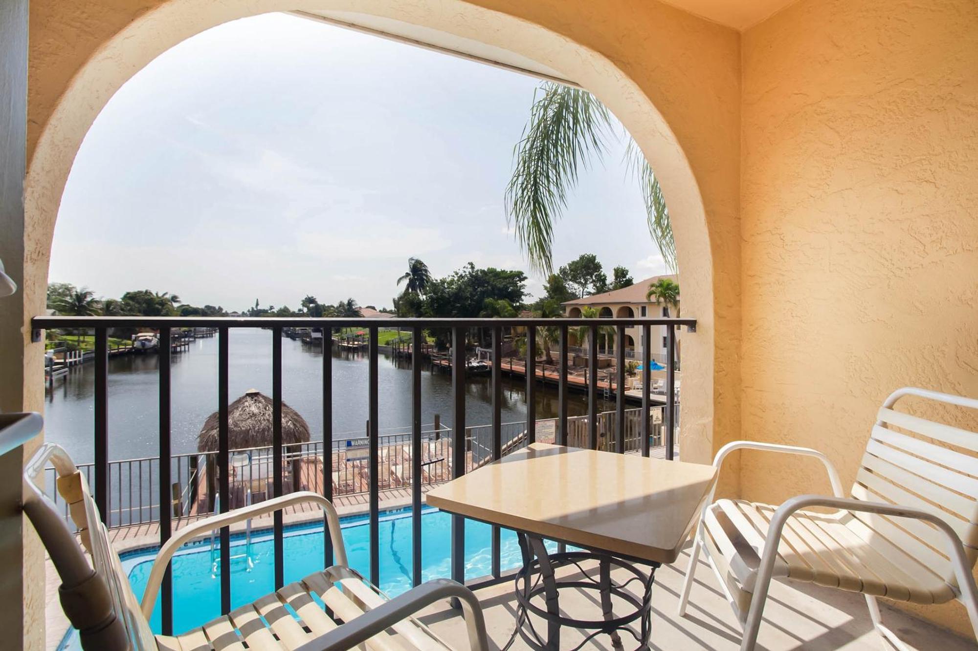 Oyo Waterfront Hotel- Cape Coral Fort Myers, Fl Exterior photo