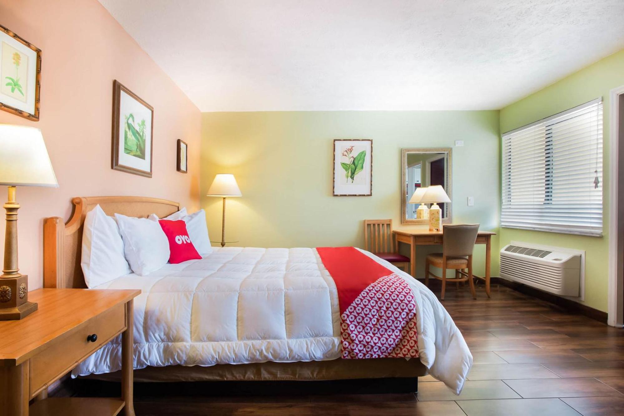 Oyo Waterfront Hotel- Cape Coral Fort Myers, Fl Exterior photo