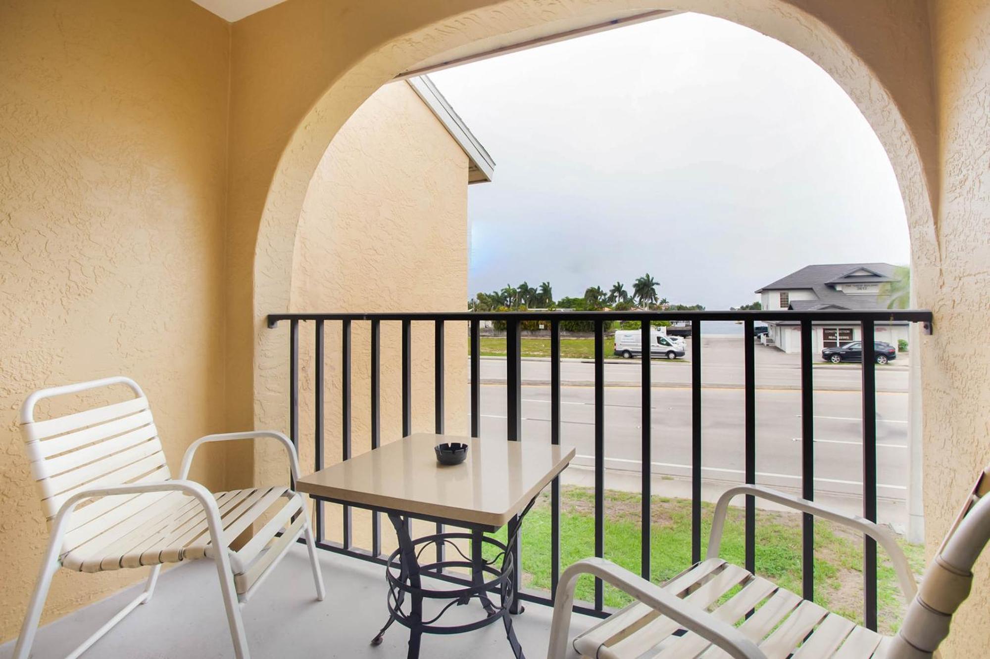 Oyo Waterfront Hotel- Cape Coral Fort Myers, Fl Exterior photo